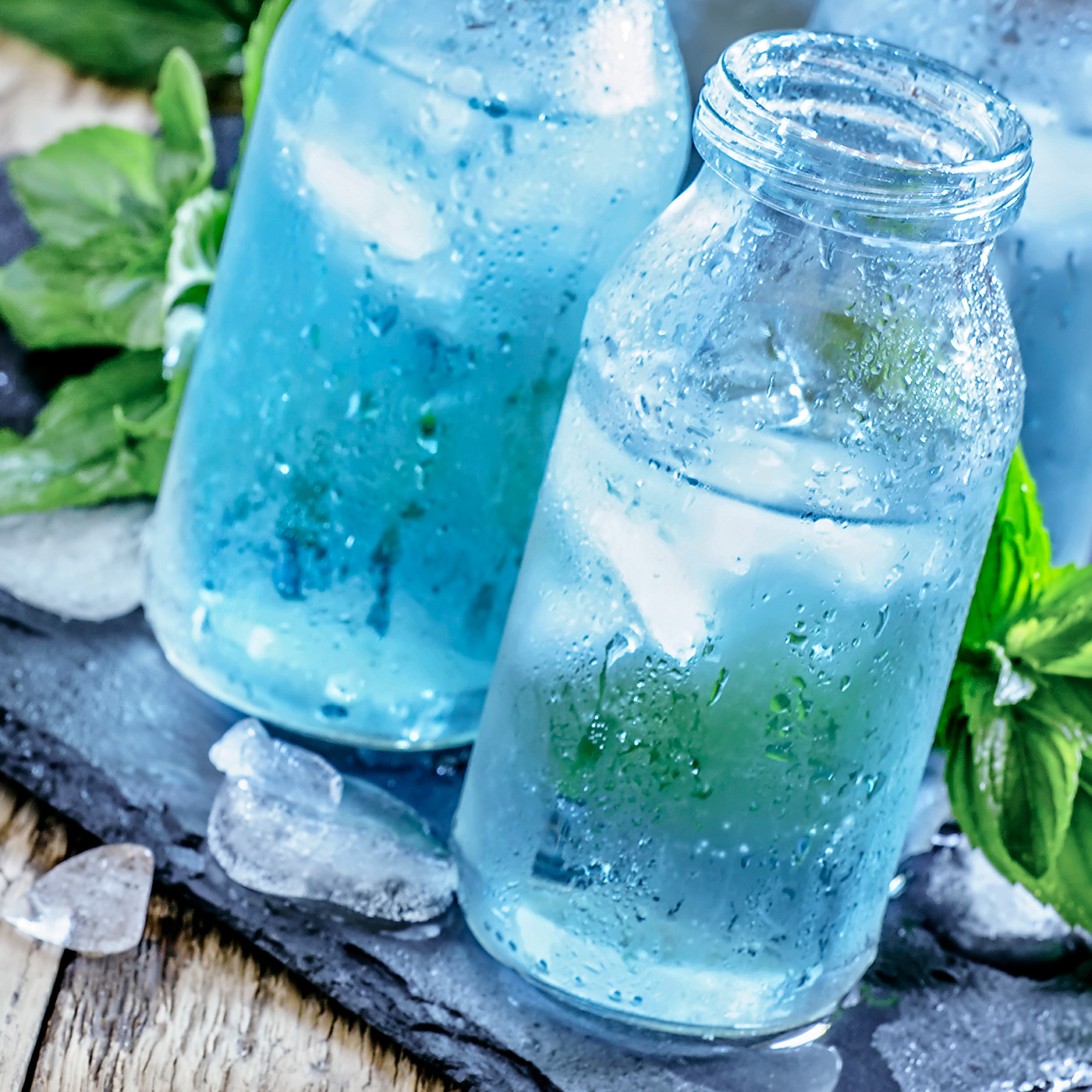 Condensation sur des bouteilles froides en été