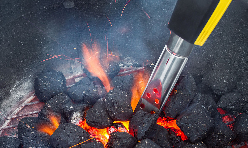 Le barbecue prêt pour la grillade en un rien de temps