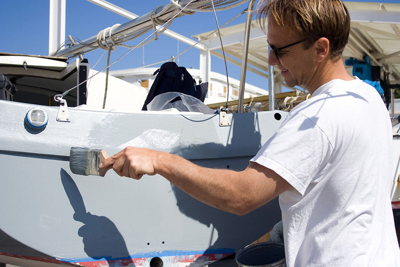 Vérification des peintures de balustrades et de bateaux ainsi que d'autres revêtements de protection.